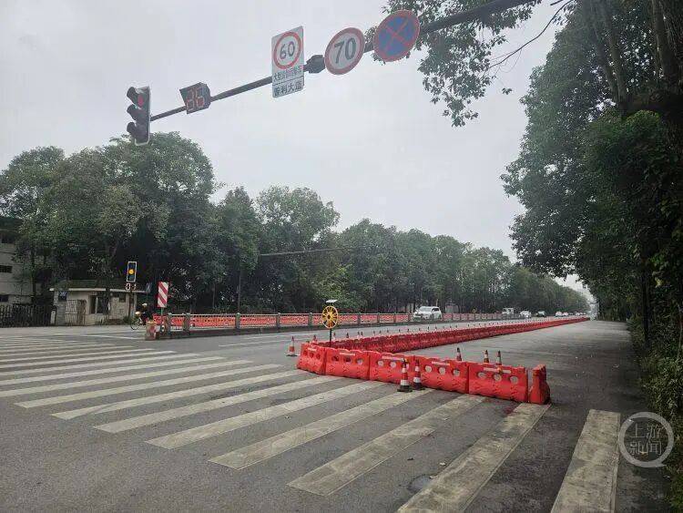 足球登2出租
_成都一辆客车撞上货车足球登2出租
,事故已致6人死亡!多部门称正在调查