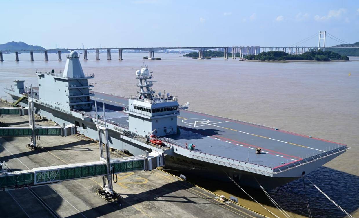 皇冠信用盘账号注册
_准备批发!中国15000吨“轻型航母”起降无人机皇冠信用盘账号注册
,美媒开始联想了