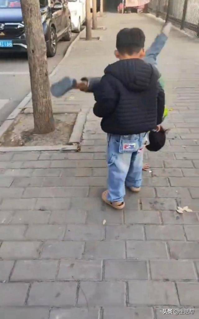 皇冠信用代理流程
_西安7岁女孩寒风中穿凉鞋路边捡吃的皇冠信用代理流程
,父亲称妻子离世家境窘迫,民政局:已妥善安排