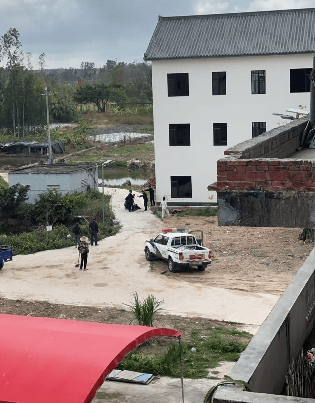 皇冠信用网出租代理
_男子借宿同学家皇冠信用网出租代理
,隔日持刀行凶致1死1重伤 死者妹妹:他作案前还主动让大哥陪做胃镜