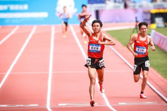 皇冠代理登1租用
_率先冲线却因“配合犯规”被罚皇冠代理登1租用
!十五运会男子万米“看门道”