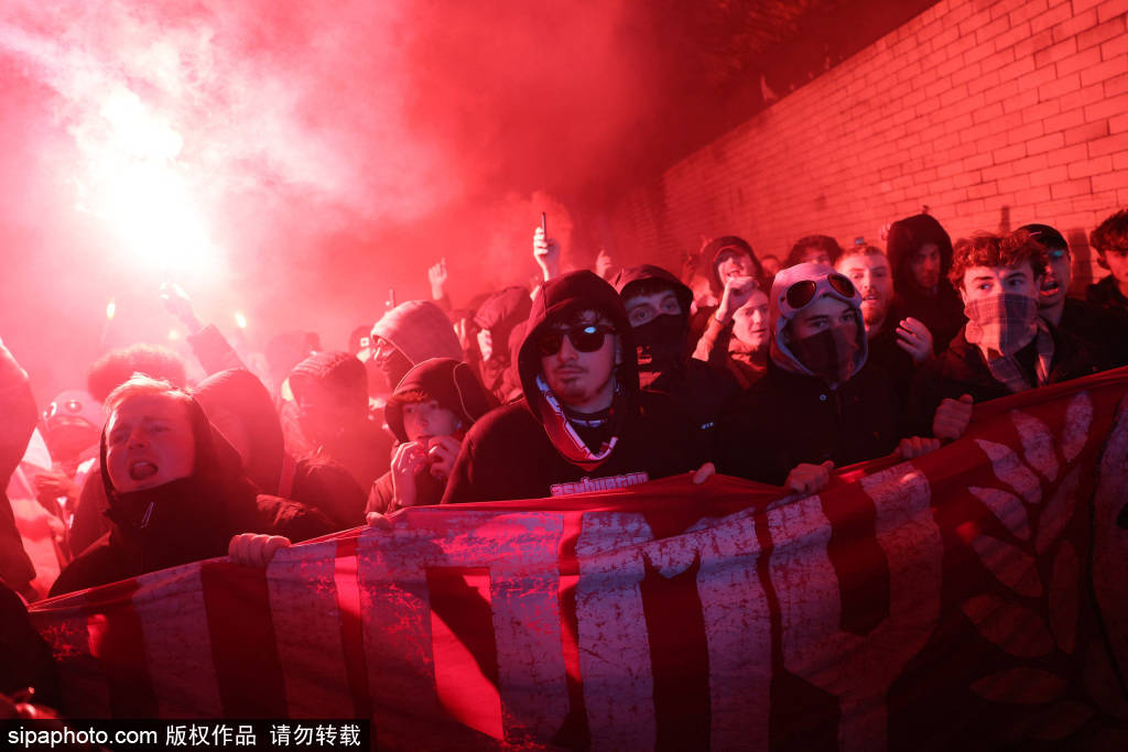 皇冠信用
_阿森纳球迷的嘲讽之声:拜仁皇冠信用
,你们是在假装热刺吗?