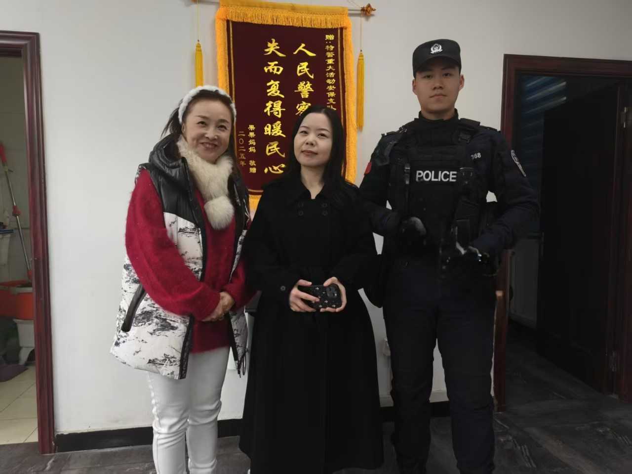 正版皇冠信用网_警心暖民心 两日寻回三部“失联”手机