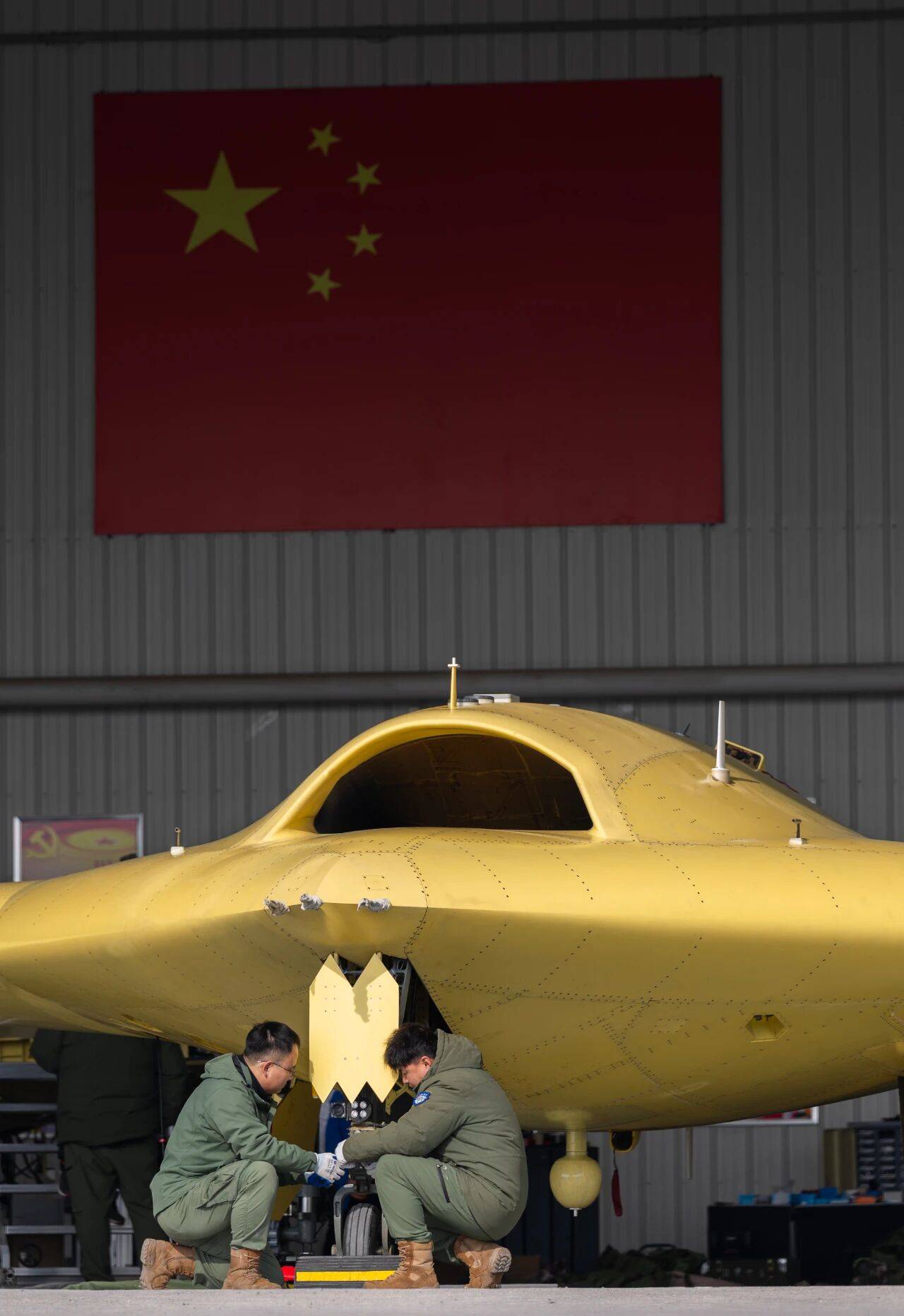 皇冠信用網出租足球
_重大突破皇冠信用網出租足球
！彩虹-7高空高速隐身无人机成功首飞