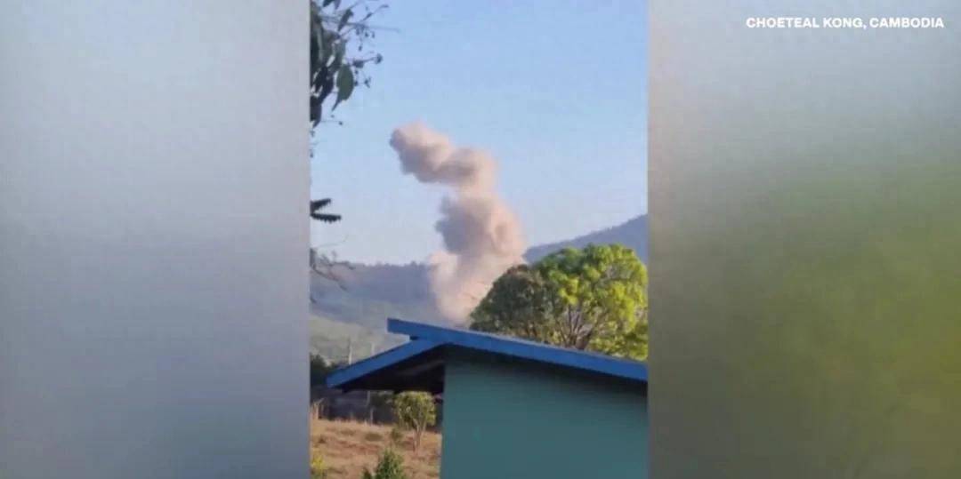 丹麦超级联赛_柬埔寨出动PHL-03型300毫米远火丹麦超级联赛,3发火箭弹准确命中泰军据点?