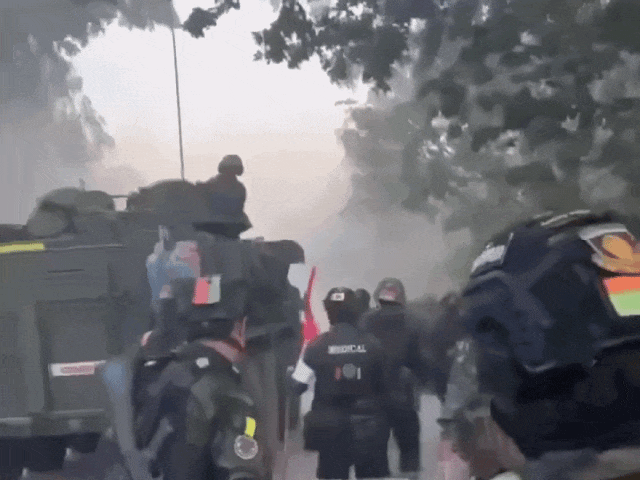 丹麦超级联赛_柬埔寨出动PHL-03型300毫米远火丹麦超级联赛,3发火箭弹准确命中泰军据点?