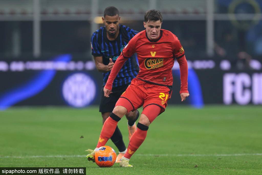 皇冠信用哪里申请_闪电进球！图拉姆1分12秒凌空侧勾破门皇冠信用哪里申请，巴斯托尼助攻背后的战术解析与情感共鸣