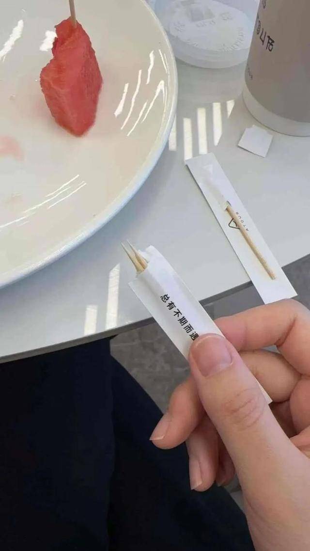 皇冠登1代理_女子称在亚朵酒店内用牙签皇冠登1代理，入口后猛然发现可能是别人用过的，店方回应