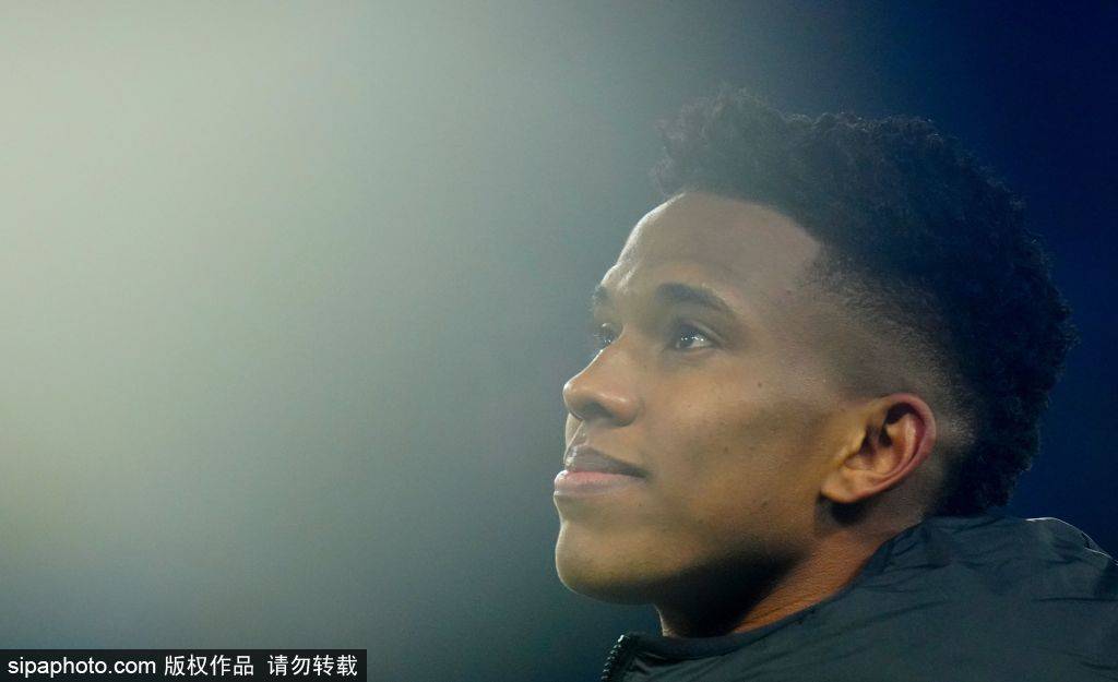 桑德维肯斯vs奥雷布洛_巴萨冬季转会市场的挑战：迪萨西是否成为防线的救世主桑德维肯斯vs奥雷布洛？