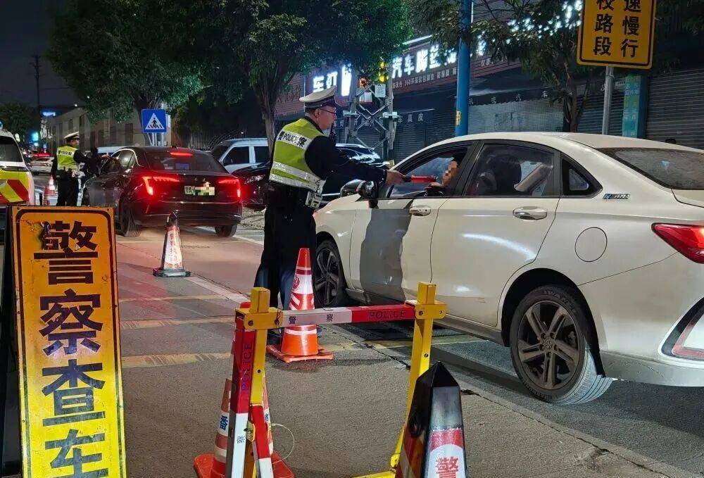 电竞足球-42H GG联赛(2 × 4分钟)
_连摔6次电竞足球-42H GG联赛(2 × 4分钟)
,抢救无效身亡!广东交警:将严查