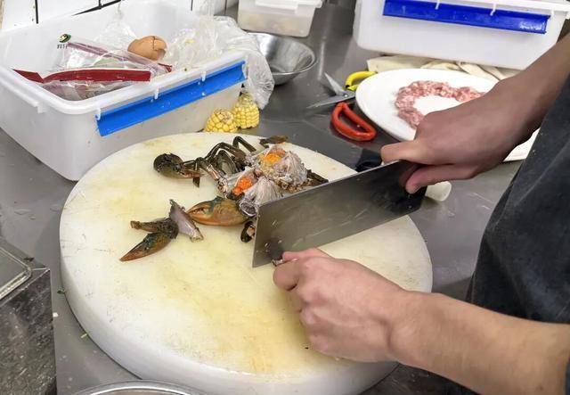 法尔肯贝里vs桑德维肯斯_闵行夜查法尔肯贝里vs桑德维肯斯！上海禁令下仍有商家自制售卖生腌