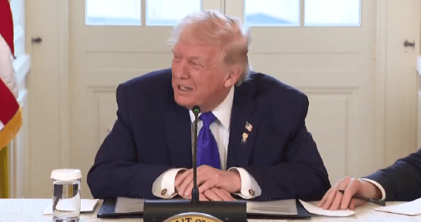 皇冠网址_特朗普直接把纸条内容念出来了皇冠网址，鲁比奥快“碎”了…